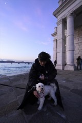 �f��w�ݕӘI���͓����Ȃ� �������x(���J��)�I�t�V���b�g(C)2025�u�ݕӘI���͓����Ȃ� �������v����ψ��� (C)LUCKY LAND COMMUNICATIONS/�W�p�� 