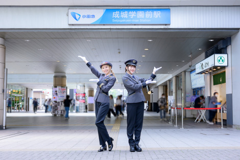 安済知佳＆菱川花菜、成城学園前駅1日駅長＆乗務員に就任 
