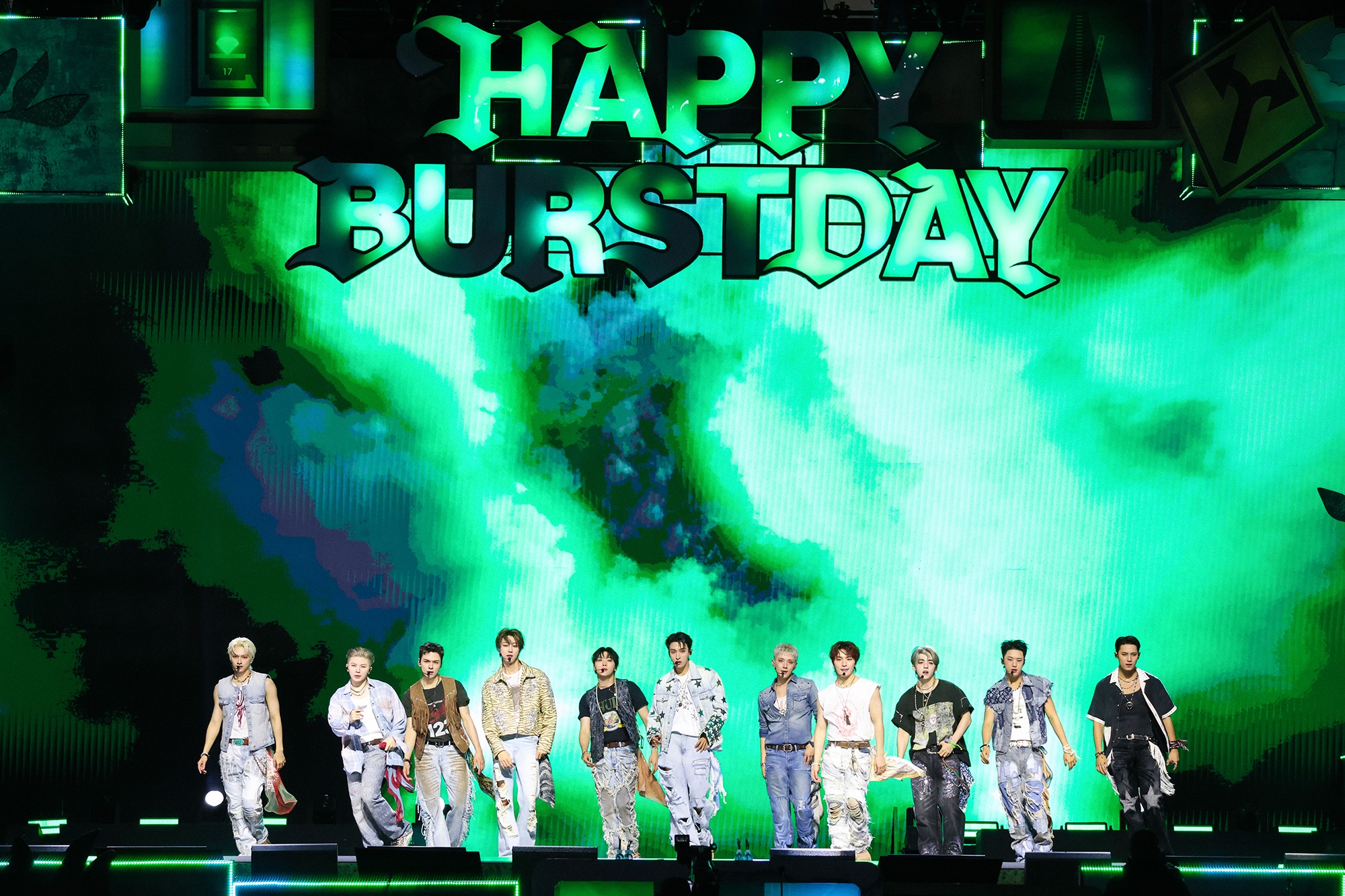 SEVENTEEN、新曲「THUNDER」MV解禁 ライブ初披露でファン熱狂