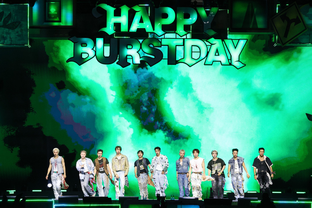 SEVENTEEN、新曲「THUNDER」MV解禁 ライブ初披露でファン熱狂