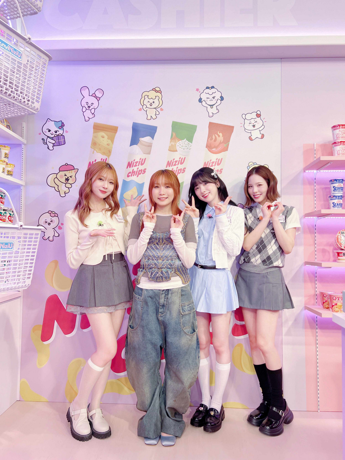 NiziUの新コンテンツ「ConviNiziU store」スタート 幾田りらとの