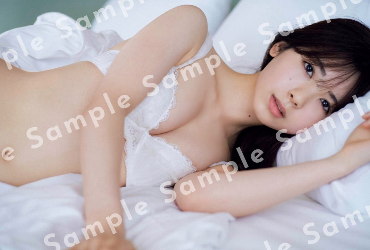 乃木坂46筒井あやめ、ランジェリーで横たわる「乃木坂配信中」生