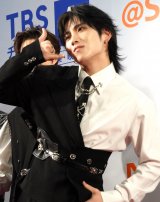 �wASIA STAR ENTERTAINER AWARDS 2025�x���b�h�J�[�y�b�g�ɓo�ꂵ��&TEAM�EYUMA (C)ORICON NewS inc. 