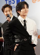 �wASIA STAR ENTERTAINER AWARDS 2025�x���b�h�J�[�y�b�g�ɓo�ꂵ��&TEAM(������)EJ�AYUMA (C)ORICON NewS inc. 