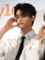 �wASIA STAR ENTERTAINER AWARDS 2025�x���b�h�J�[�y�b�g�ɓo�ꂵ��&TEAM�EJO (C)ORICON NewS inc. 