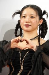 wASIA STAR ENTERTAINER AWARDS 2025xbhJ[ybgɓoꂵHANAEKOHARU (C)ORICON NewS inc. 