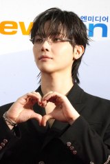 wASIA STAR ENTERTAINER AWARDS 2025xbhJ[ybgɓoꂵ&TEAMENICHOLAS (C)ORICON NewS inc. 