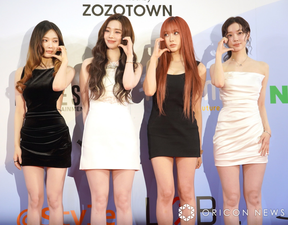 ASEA 2025』aespa、洗練されたミニドレスで登場 レッドカーペットも