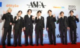 wASIA STAR ENTERTAINER AWARDS 2025 Presented by ZOZOTOWNx̃bhJ[ybgɓoꂵtimelesz()ˑPAAerAAlAmA{ (C)ORICON NewS inc. 