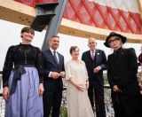 HYDE�A�����I�[�X�g���A�قɓo�� 6���Ɂu���ʊ��v�\�� �̋��E�a�̎R�u�[�X�Ȃǂ��y���� 