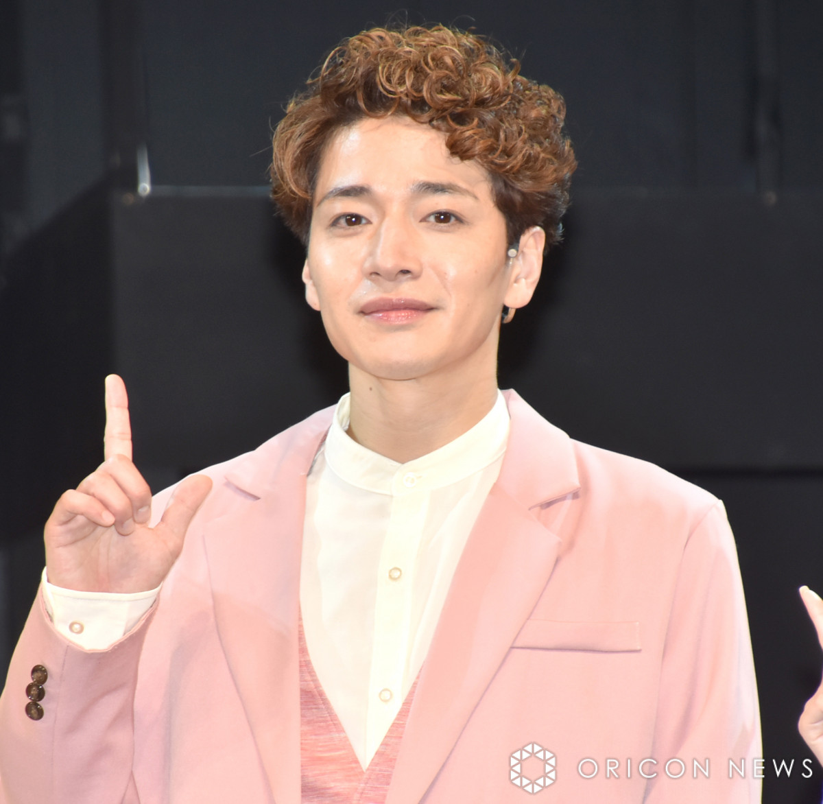 福田悠太、ポージングのお願いに困り顔 『ラヴィット！』ポーズ