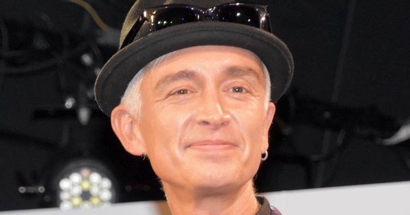 globeマーク・パンサー、新緑を眺めながらの“瞑想”ショットを公開「身体中の内臓に挨拶してますww」