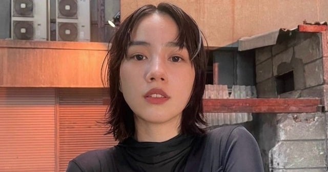 のん、しなやかな曲線美を披露 “モード”なブラックコーデのオフショに反響「セクシー&カッコいい」「すらりとしているけどバランスや体幹いいね」