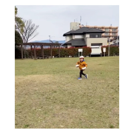 「とってきて～」小6姉の靴を取りに行った4歳弟、まさかの行動に「がんばれ末っ子!」「負けるな長男!」