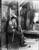 �w����������x�T�C�����g�E4K�C���ŁA��ʎʐ^�iC�jRoy Export Company Ltd. 