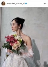 �E�G�f�B���O�h���X�p���I������؈��� (�ʐ^�̓C���X�^�O����@airisuzuki_official_uf ���) 