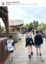 hitomi�A�e�q�Łu���̍��f�B�Y�j�[�֍s���Ă��܂����v�@�i�ʐ^�̓C���X�^�O���� @hitomi_official ���j 