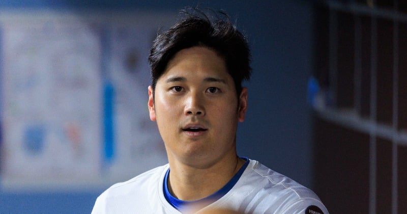 上半身裸の大谷翔平が映る“ハプニング” リポーターの動きにSNS称賛「配慮のワトソンさん」 「大谷のムキムキ凄いな…」の声も