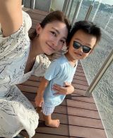 ���f���̗��C�A���j�Ƃ̃V���b�g 