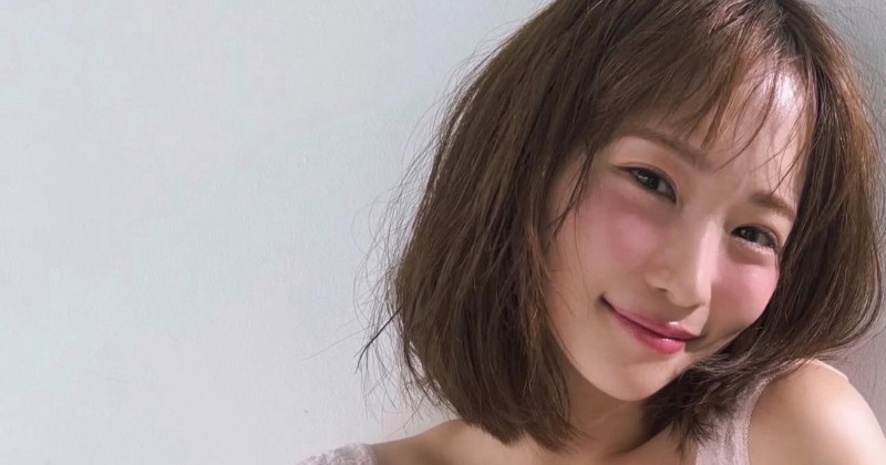 川栄李奈、ツヤ肌あらわな透けコーデ「たまらんかわいいです」「透明感やばい」