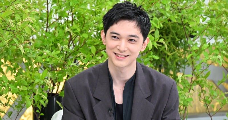 吉沢亮、「学年の3分の1に告白された」中学時代 大親友がサプライズ登場で恋愛事情暴露