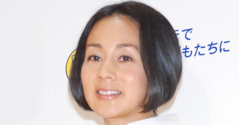 56歳・中村江里子、美脚すらり“超ミニ”ワンピの南仏コーデに反響「長〜いお脚」「スタイル抜群」
