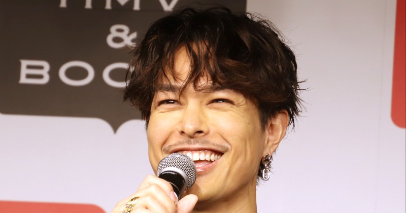三代目JSB今市隆二、愛車と”ワイルドな”2ショット 名車ズラリの光景に”圧巻”「男らしさ満載でかっこいい」