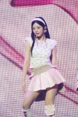 ILLIT、『Weverse Con Festival』で弾けるパフォーマンス　　WONHEEの“3段高音”も魅了 