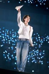 �P�ƃ��[���h�c�A�[�wj-hope Tour �eHOPE ON THE STAGE�f�x���{����(P)&(C)BIGHIT MUSIC 