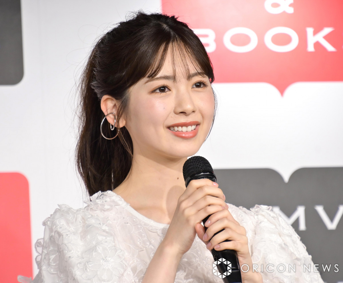 期間限定値下げ！　筒井あやめ 非売品生写真 Amazon.co.jp: 乃木坂46 筒井あやめ 1st写真集 感情の隙間 : 細居