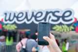 �wWeverse con Festival�x�uWeverse�u�[�X�v�̖͗l(C)2025 Weverse Con Festival 