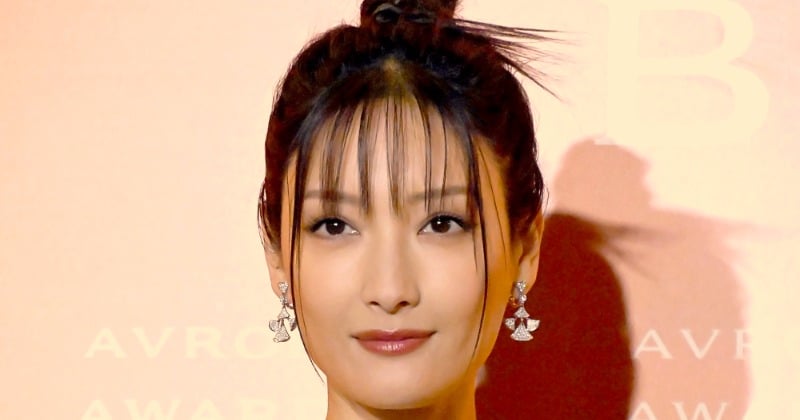 菜々緒、印象ガラリな“メガネ姿”「流石にかわいすぎね??」「眼鏡ッ娘 可愛い」