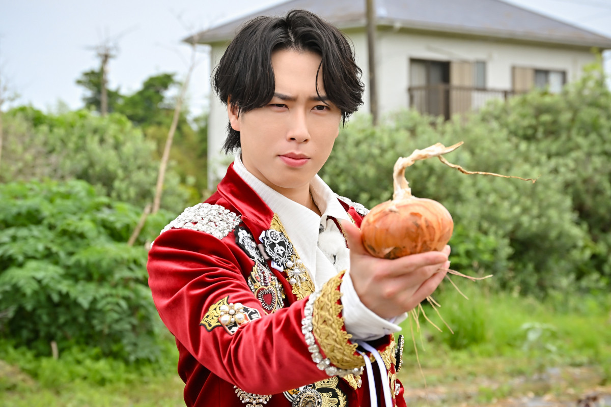 舘様”Snow Man宮舘涼太、新ロケ衣装お披露目 番組初“先輩ゲスト