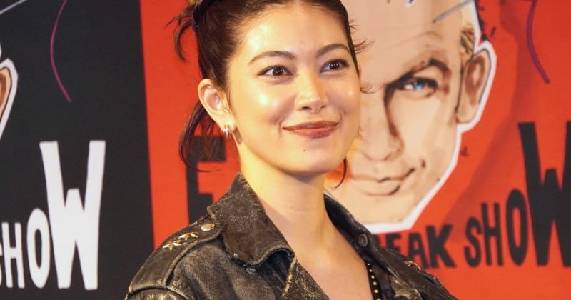 森星、“反骨精神”あふれるパンクファッションで登場「中性的なコーディネートにしてみました」」