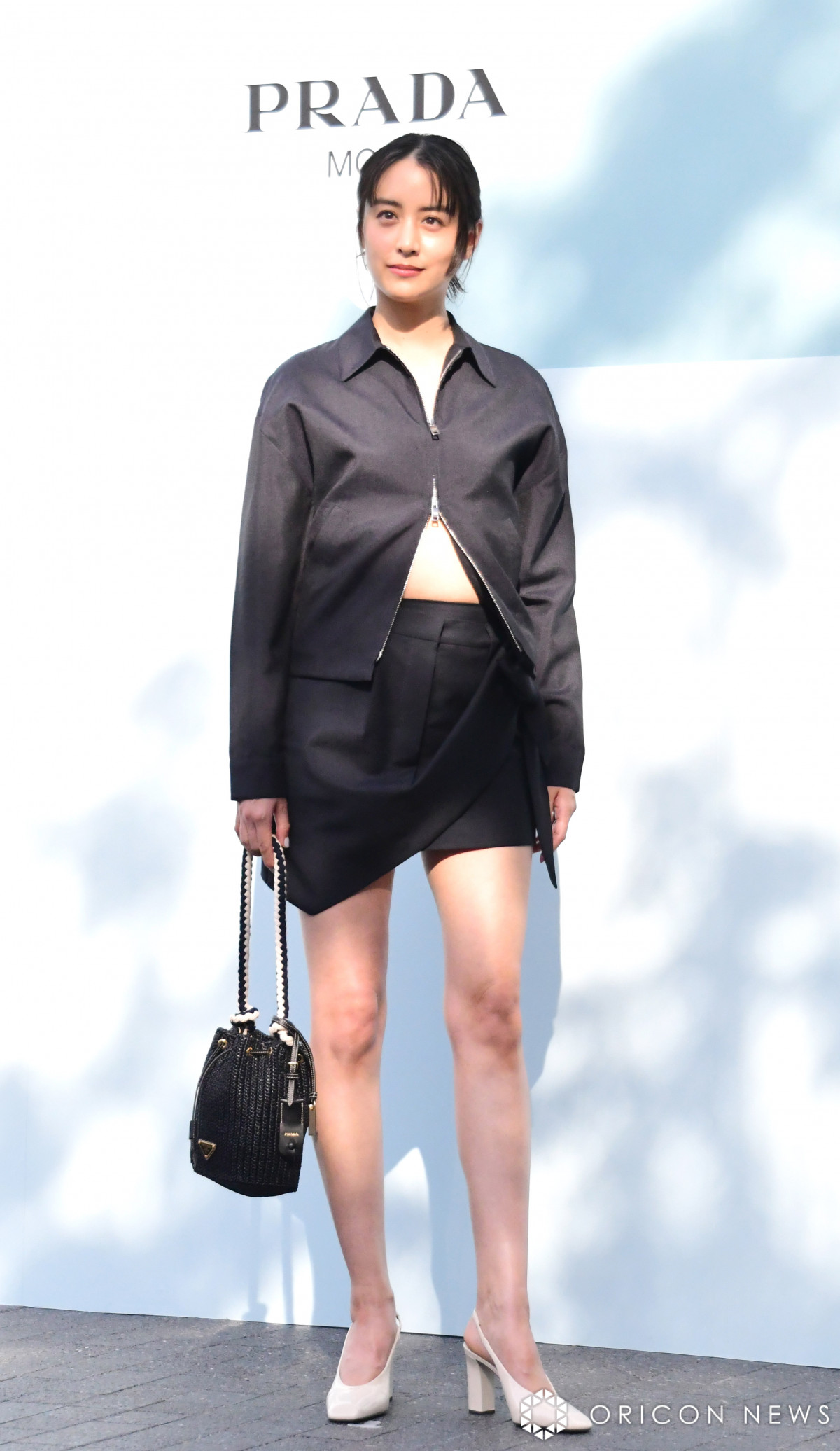 画像・写真 | “ママ”の山本美月、プラダの超ミニスカで登場 場所なんと