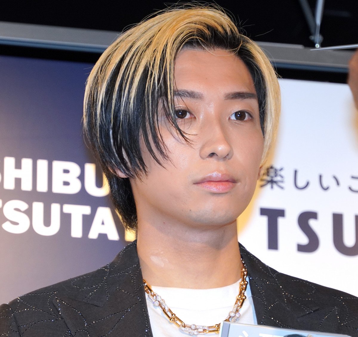 【ヒカル】 結婚発表”ヒカル、妻・進撃のノアをバックハグ ラブラブ夫婦ショット