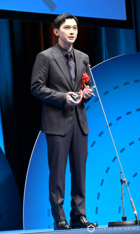 �w��34����{�f���]�Ƒ�܁x���܎��ɏo�Ȃ����g�򗺁iC�jORICON NewS inc. 