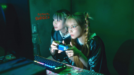 �V�ȁuRainbow 6�ifeat.�F�B�j�vMV��ʃJ�b�g 