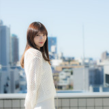 AKB48藤江れいなと近野莉菜が初水着！ ステージでは見せない表情