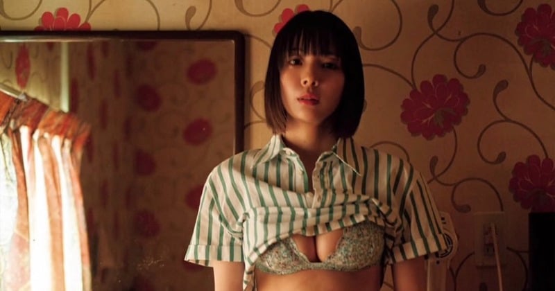 岡田紗佳、ほっそりウエストの美ボディショット「この下着はエロい」「すげ〜ナイスバーディ」