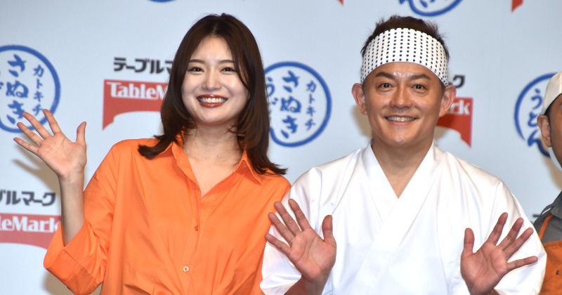 井戸田潤&蜂谷晏海、夫婦でイベント初共演 仲良くコンビ芸でのろけ「照れますね」