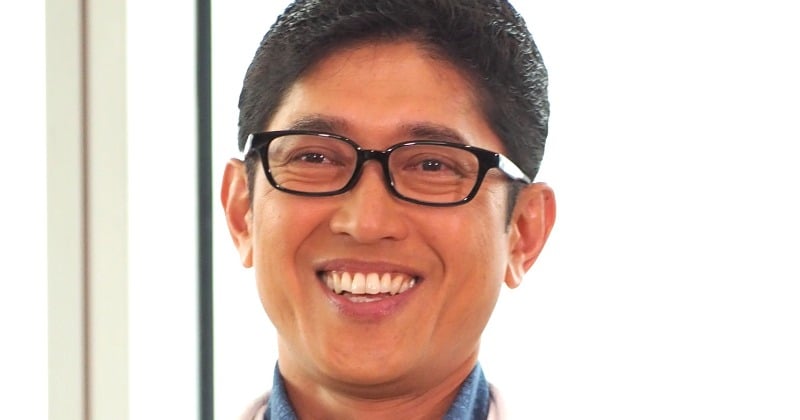 薬丸裕英、結婚35周年を迎えた妻・秀美さんと2ショット “末っ子”次女の17歳誕生日も重なりお祝いムード