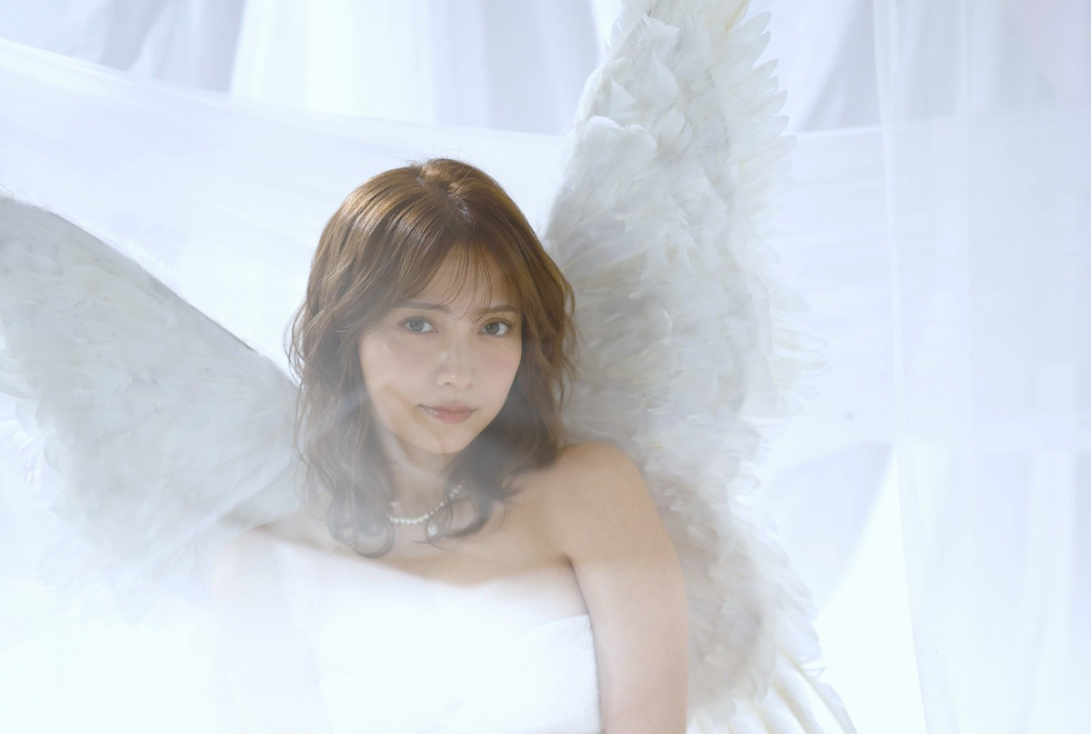 桃月なしこ『EX大衆』表紙で悪魔×天使の両極の美 乃木坂46・田村真佑の