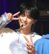 �uDebut Single SHOWCASE�w�����z (The Blue Sun)�x�v���J�Â���aoen�E�D��(YUJU) (C)ORICON NewS inc. 