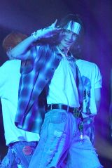 �uDebut Single SHOWCASE�w�����z (The Blue Sun)�x�v���J�Â���aoen�E�P(HIKARU) (C)ORICON NewS inc. 