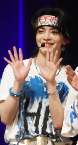 �uDebut Single SHOWCASE�w�����z (The Blue Sun)�x�v���J�Â���aoen�E�D��(SOTA) (C)ORICON NewS inc. 