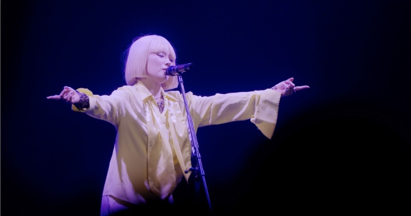 椎名林檎、ライブ映像作品『(生)林檎博'24―景気の回復―』から「人間