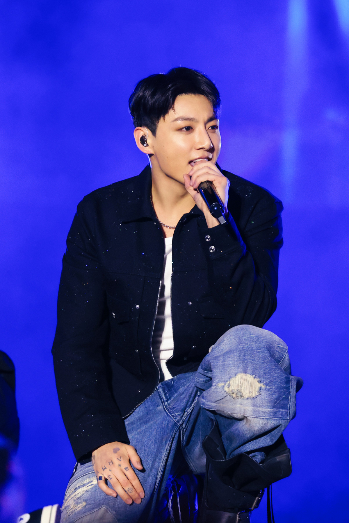 J-HOPE、“BTS12周年記念日”のソロライブに7人再集結・涙