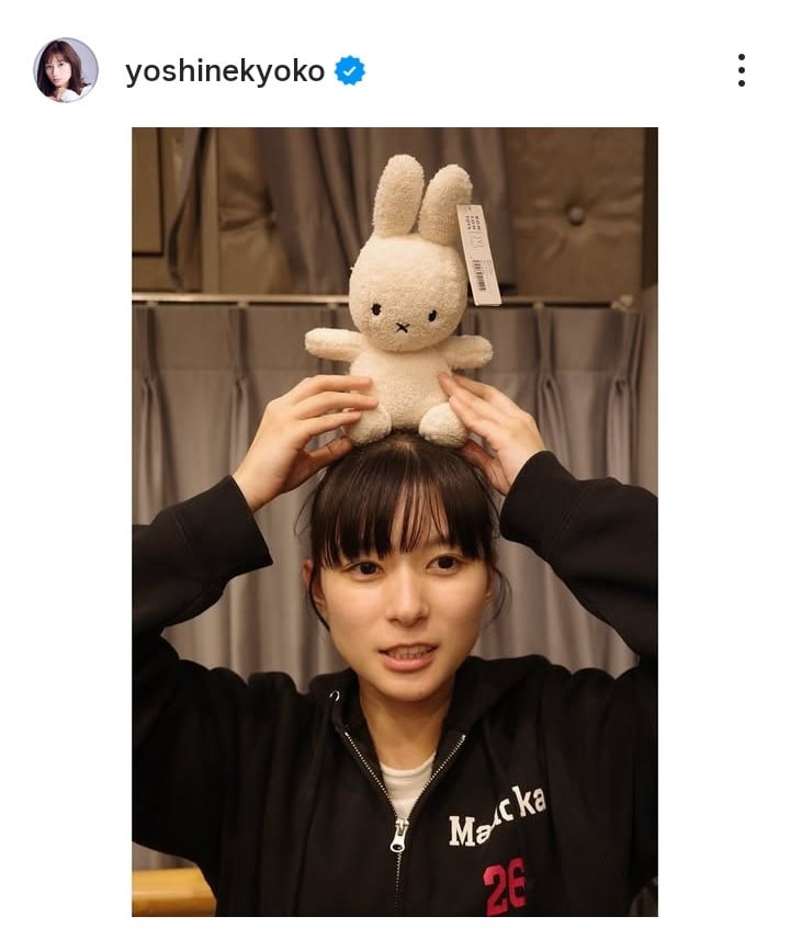 芳根京子、“四姉妹の姉”からのプレゼントと大量2ショット「どうぞ