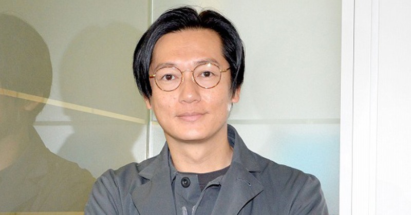 井浦新、オープンカー運転の“爽快”ドライブショット 友人・鈴木一真が紹介「夜はランボルギーニより早いアラタくんと月島もんじゃ」